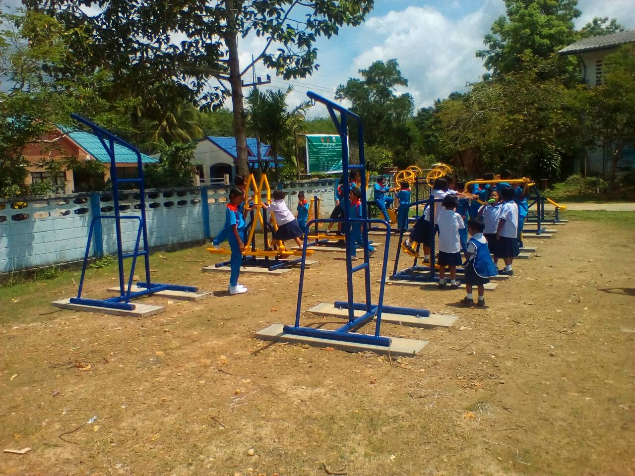 รหัส SM ผลงานติดตั้ง (หมู่5 ต.บางดี จ.ตรัง) เครื่องออกกำลังกายกลางแจ้ง