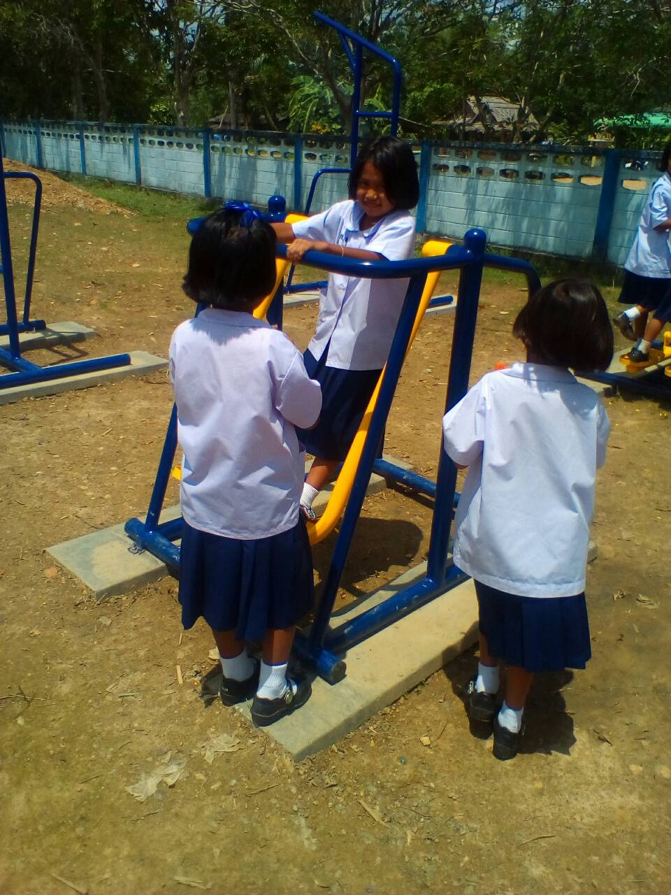 รหัส SM ผลงานติดตั้ง (หมู่5 ต.บางดี จ.ตรัง) เครื่องออกกำลังกายกลางแจ้ง