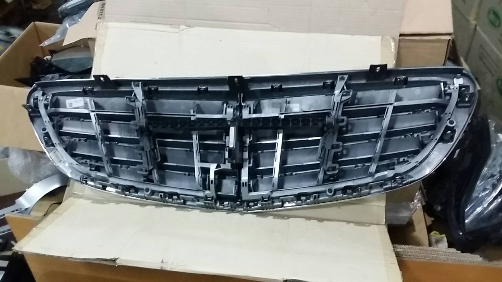 W205 หน้ากระจัง (RADIATOR GRILLE) A205 880 59 01