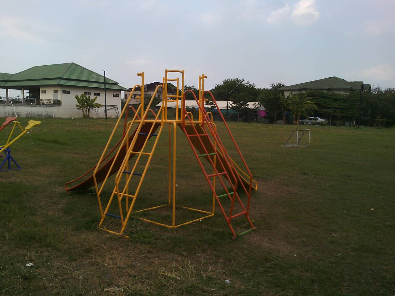 รหัส PG ผลงานติดตั้ง (หมู่บ้านนิวส์เวิลด์วิลล์-บางบัวทอง จ.นนทบุรี) เครื่องเล่นสนามกลางแจ้งสำหรับเด็ก