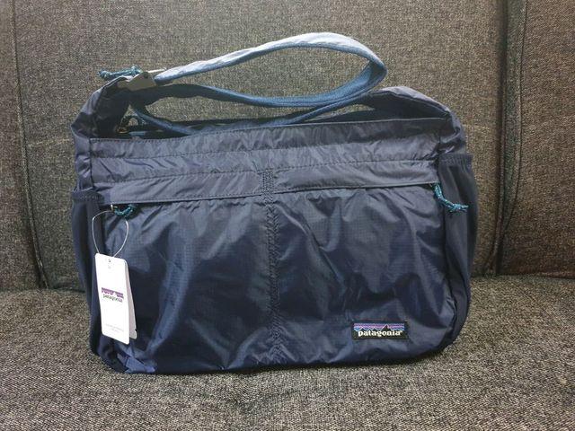 กระเป๋าสะพายข้าง Patagonia Lightweight Travel Courier ความจุ 15 ลิตร ของใหม่ ของแท้ พร้อมส่งจากไทย