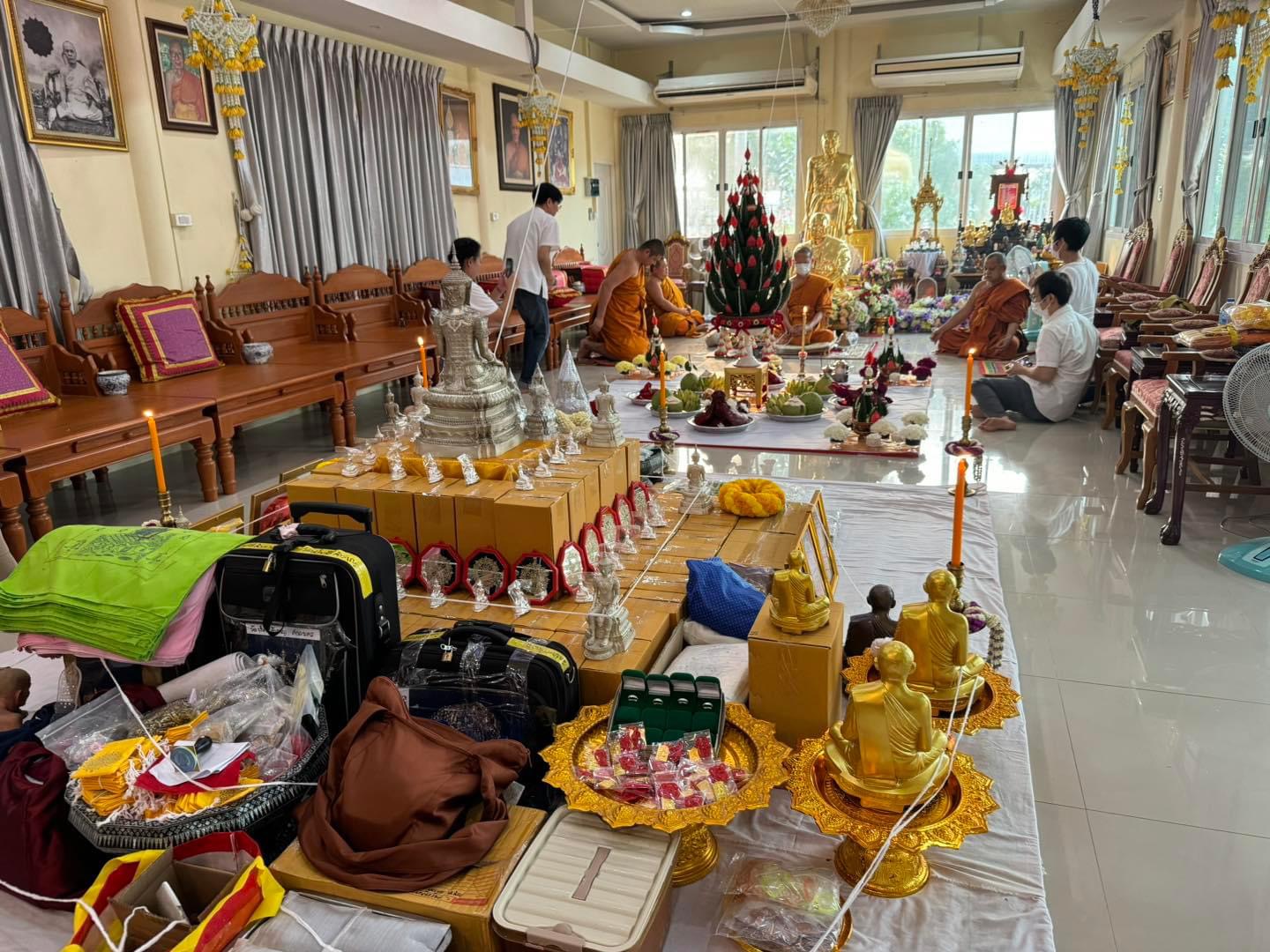 สมเด็จองค์ปฐมปางพระนิพพาน เนื้อสุริยันราชา บรรจุเหล็กไหลแก้ว (ชุดกรรมการ)