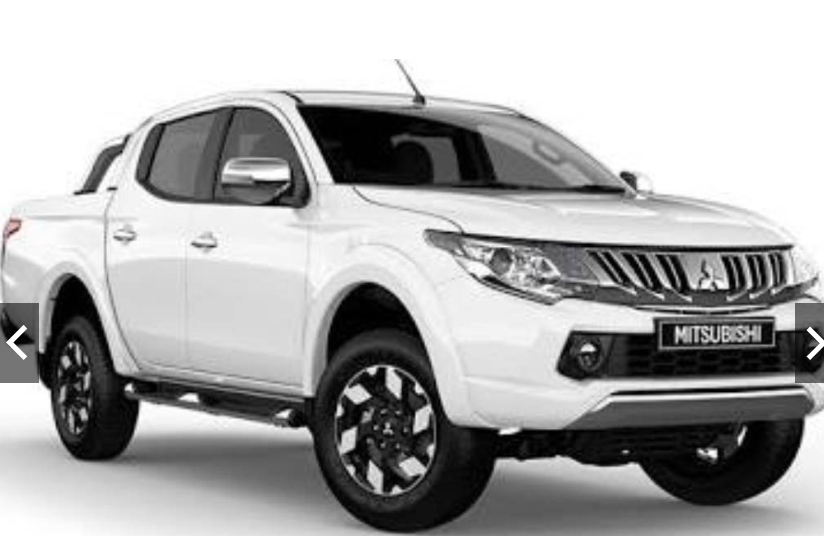 ครอบฝาถังน้ำมัน Mitsubishi Triton 4 doors มิตซูบิชิ ไทรทัน รุ่น 4 ประตู ปี 2015-2018 (สีเงินโลโก้สีแดง) (ใช้เทปกาว 3M)