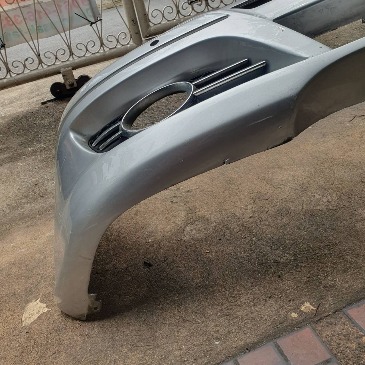 กันชนหน้า Benz มือสอง A2118801540 ขายตามสภาพ