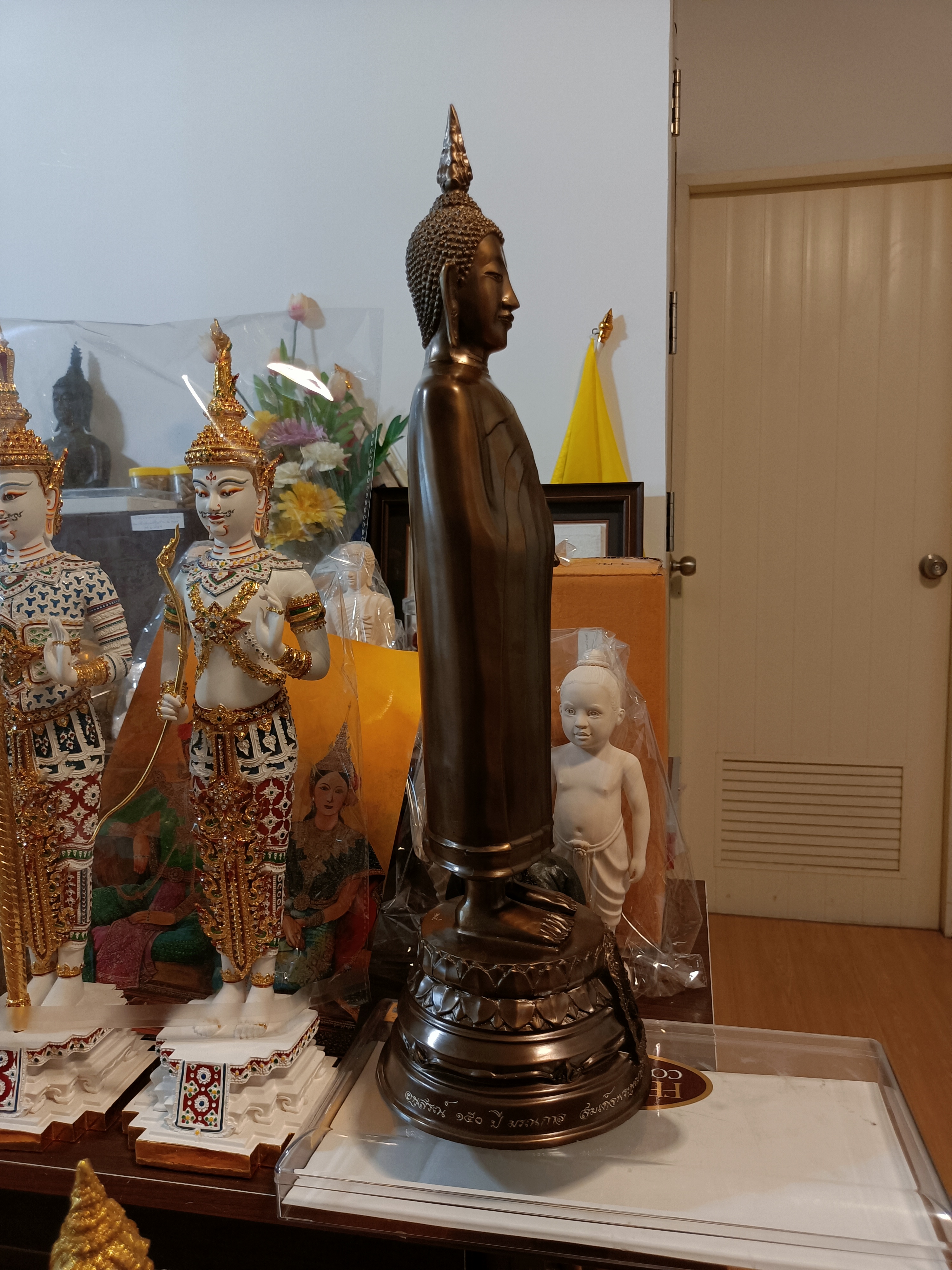 หลวงพ่อโต ๒๐ นิ้ว รมดำ สร้าง ๙๙ องค์ รุ่น พุทธคูณทวี วัดอินทรวิหาร ลพ.เล็ก ร่วมเสก