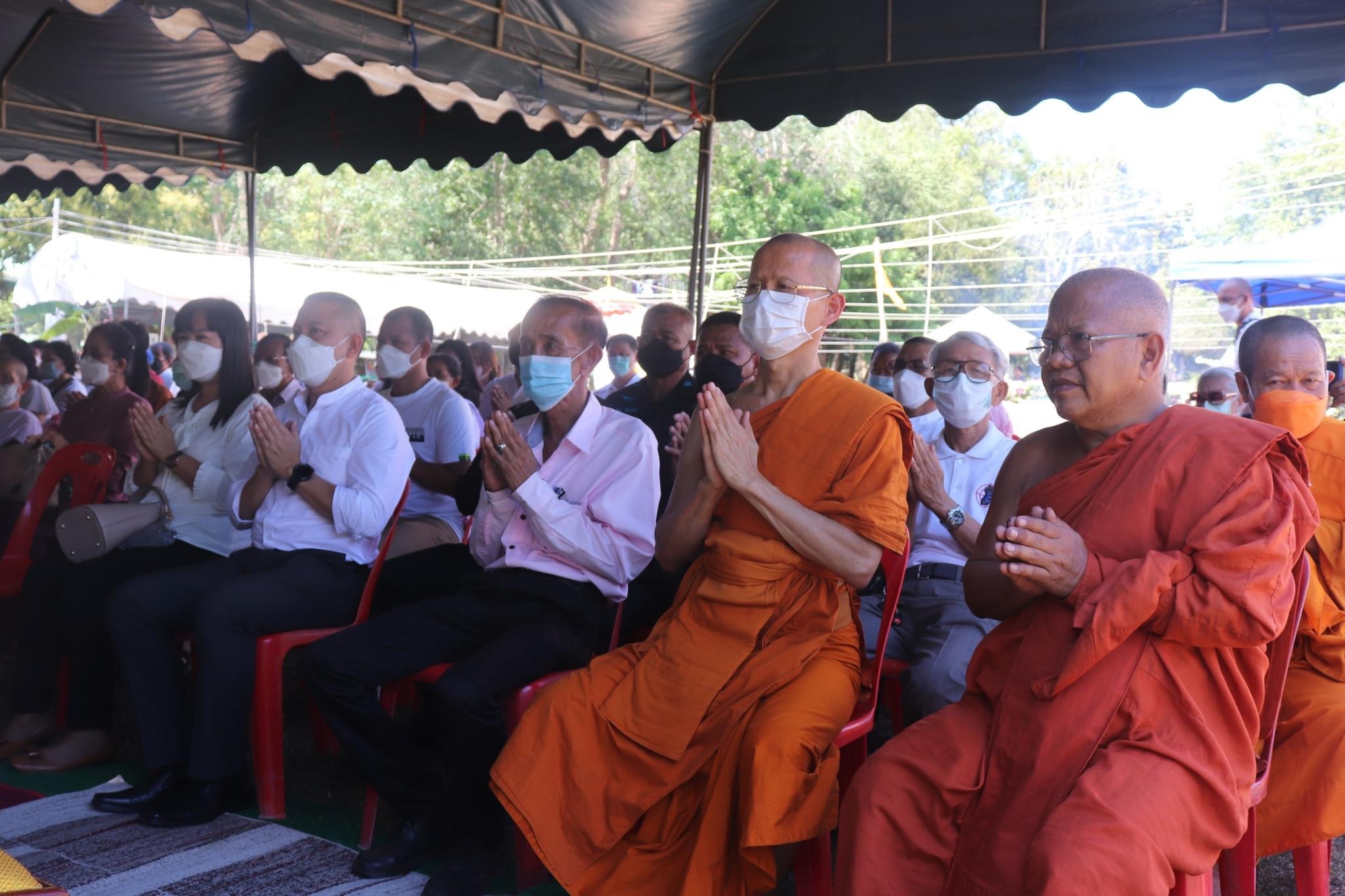 เหรียญหลวงปู่โต๊ะเนื้อเงินลงยาแดงหน้ากากทองคำ no.๒๖ (1 ใน 136 องค์) รุ่น ซื้อที่ดิน (ลป.โต๊ะสงเคราะห์ในพิธี) หลวงพ่อเล็กพุทธาภิเษก