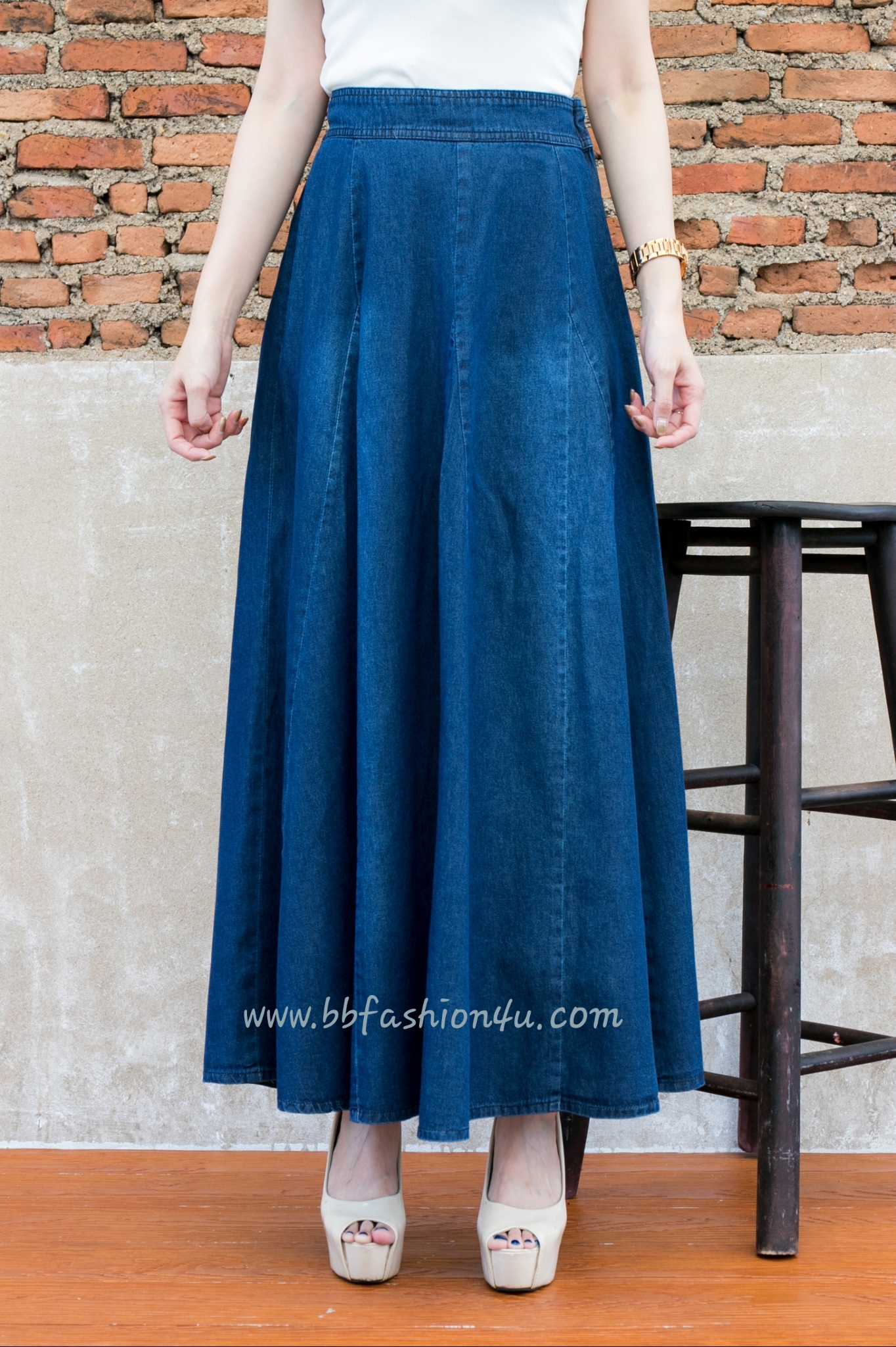 กระโปรงยีนส์ยาว #AU5612 ขนาด Free size สียีนส์เข้มแบบสวยใส่สบาย ผ้าพริ้วมีน้ำหนักแมทกับเสื้อได้หลายแบบ