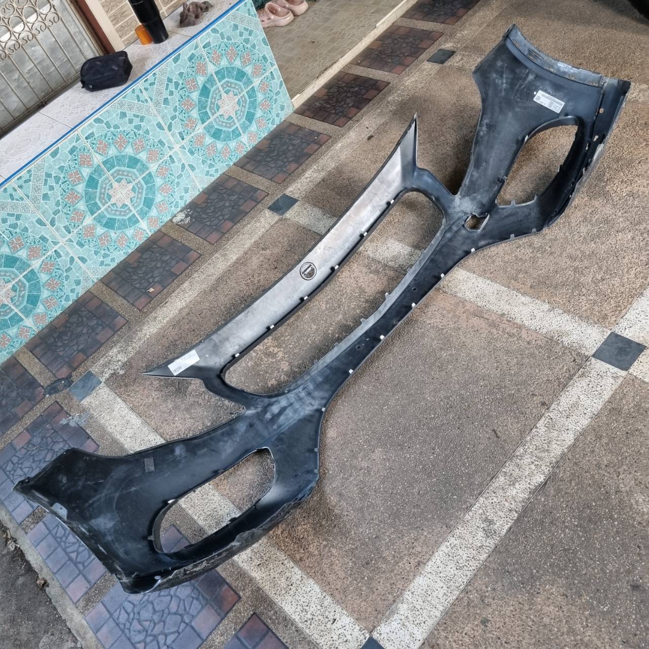 กันชนหน้า Mercedes Benz GLA A 156 885 93 00 ขายตามสภาพครับ