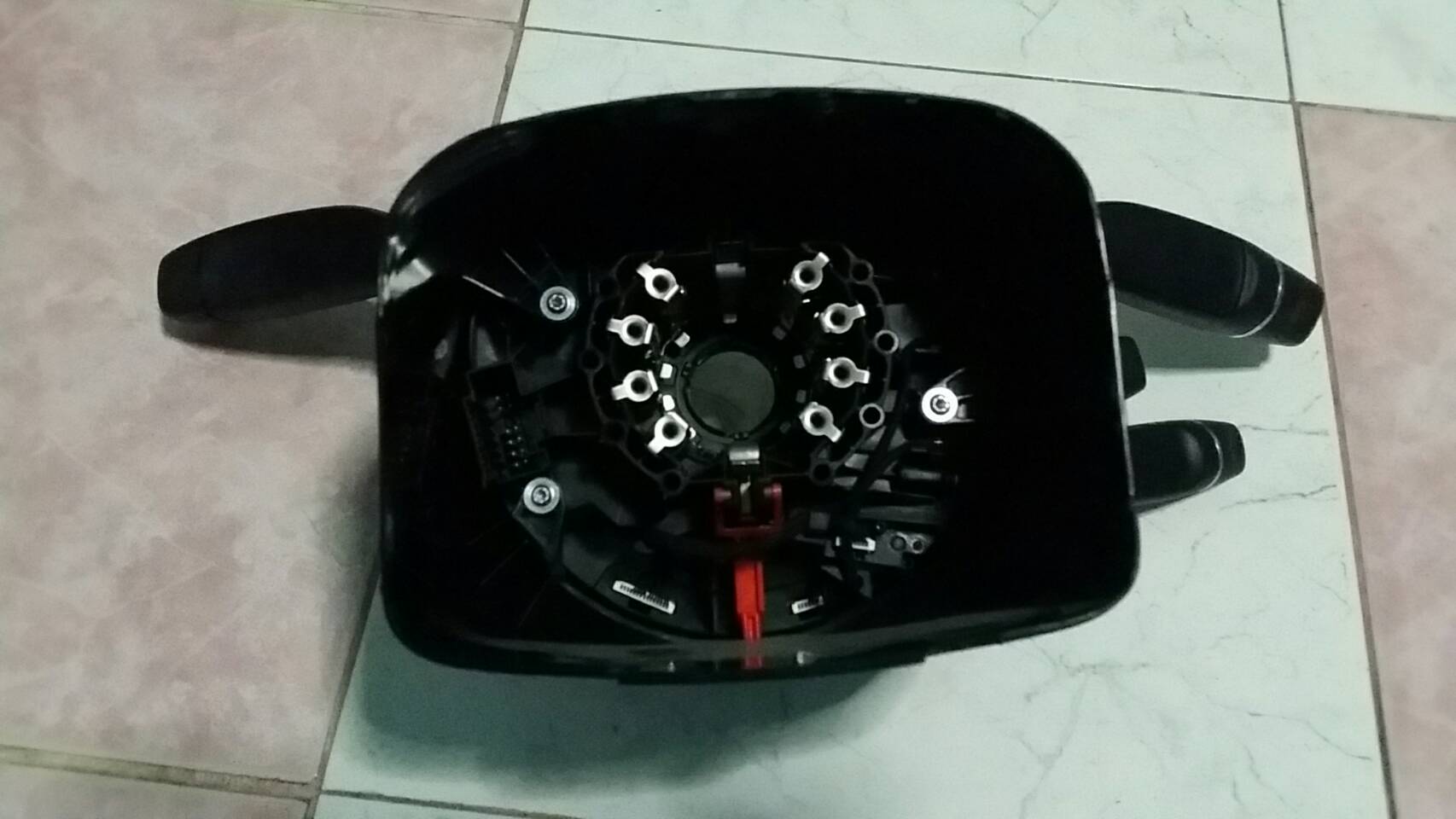 คอพวงมาลัย W212