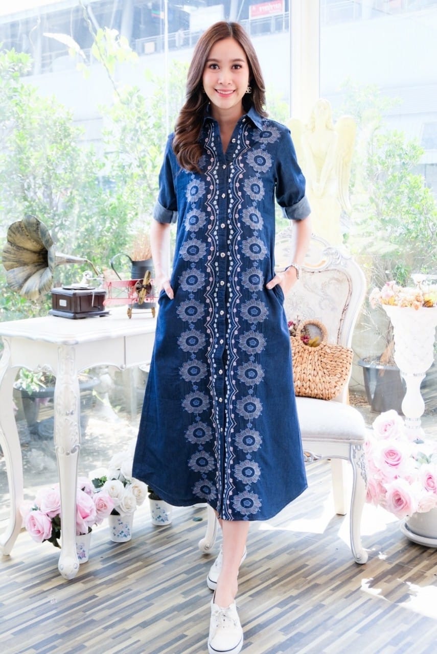 Size 38" 40" 42" 44" 46" 48" เดรสยีนส์คอเชิ้ต(ชุดยีนส์ยาว) ผ้ายีนส์เนื้อนิ่ม ใส่สบาย ไม่ร้อน ปักลายดอกไม้สวยสดใส ใส่ได้หลายโอกาส