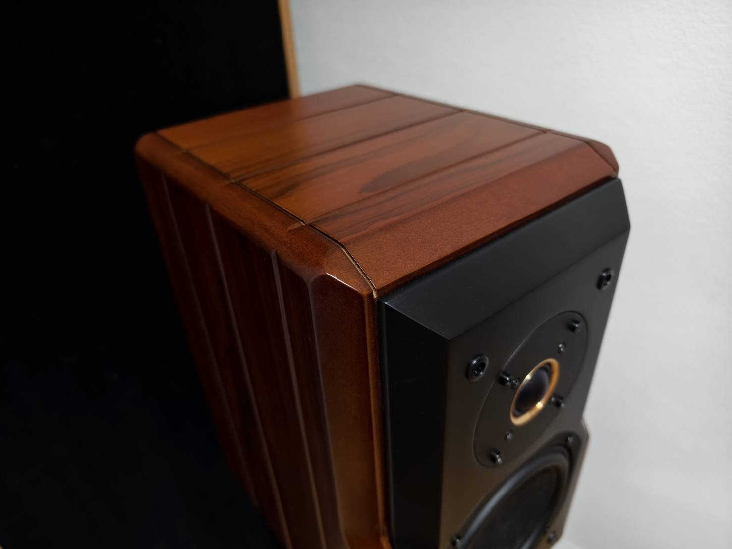 ลำโพงไม้ Chario Italy (ก็อปปี้) เสียงอิ่มหนา หวานๆ เบสนุ่มลึก แหลมสวยๆไม่กัดหู ร้านไทย พร้อม