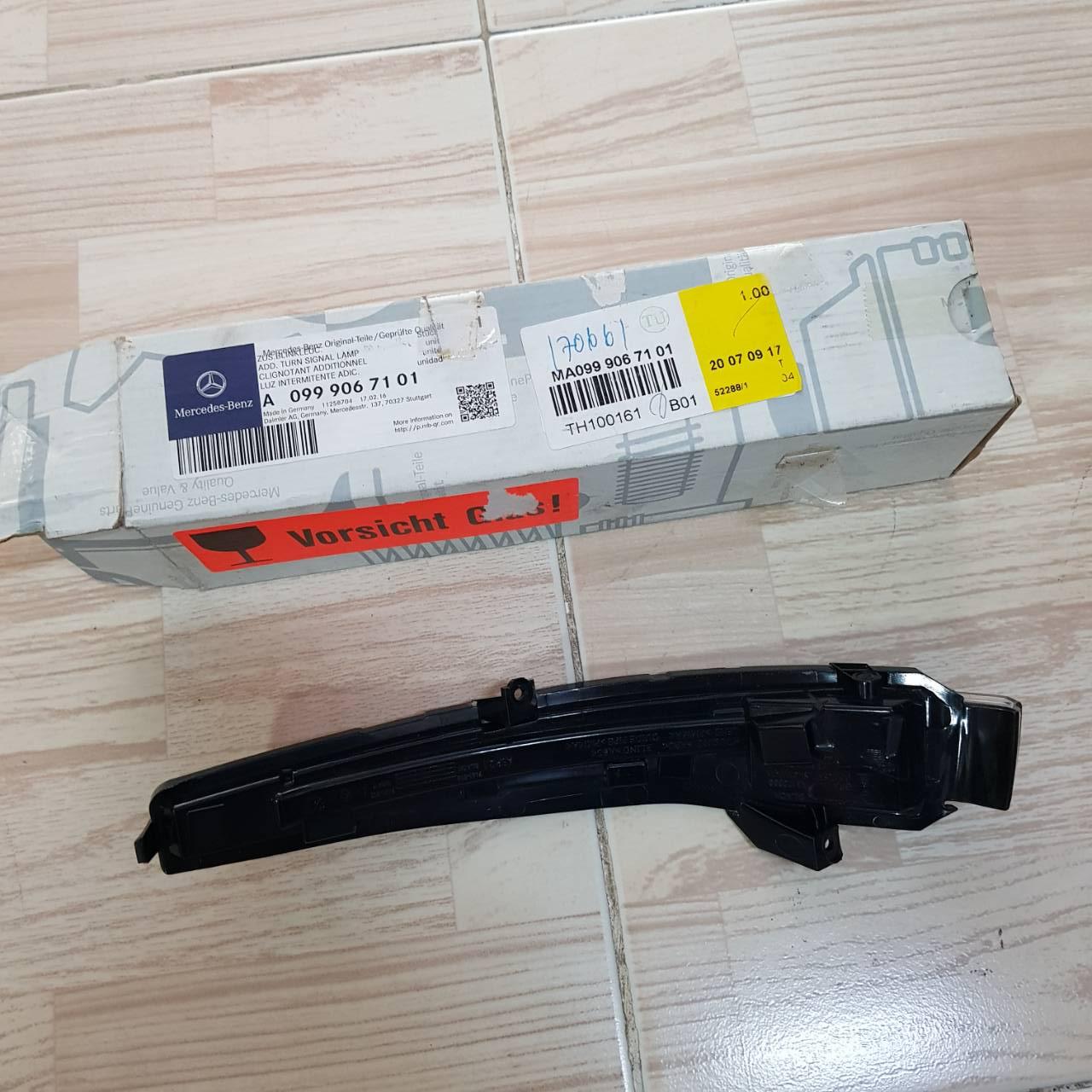 ไฟเลี้ยวกระจกมองข้าง รถ Benz W205 รหัส A0999067101