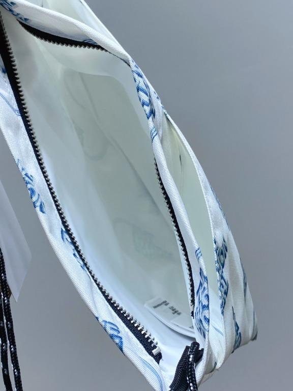 กระเป๋าสะพายข้าง The North Face P2 Logo Shoulder Bag ของใหม่ ของแท้ พร้อมส่งจากไทย