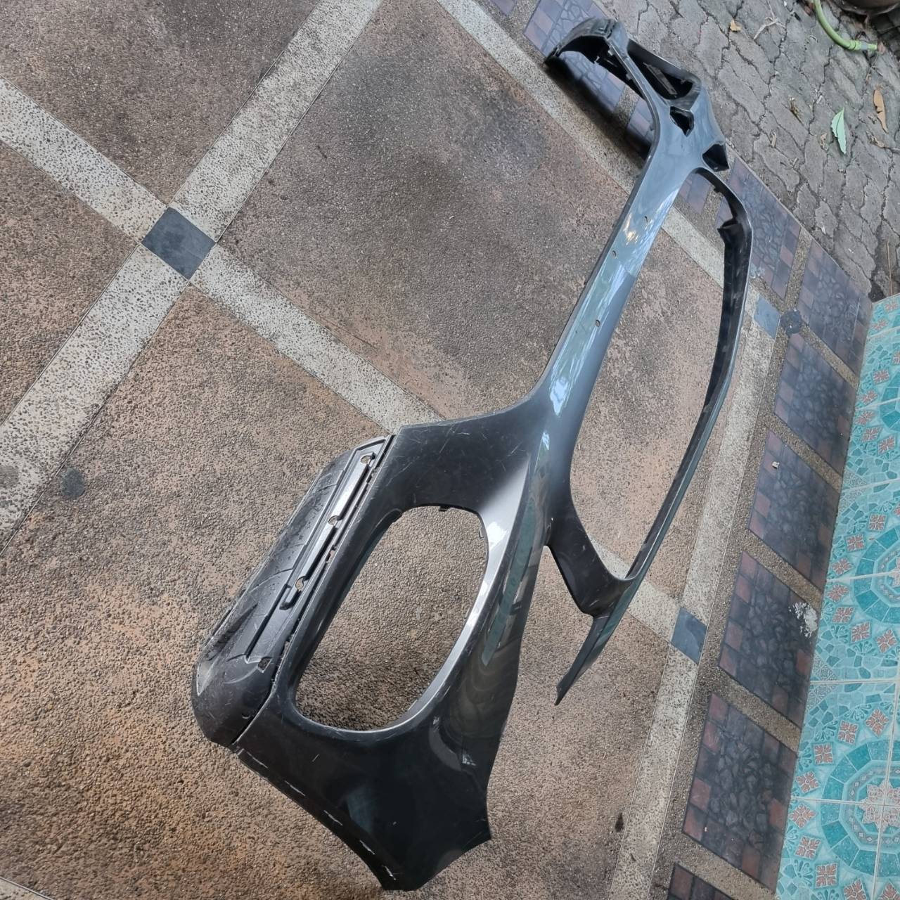 กันชนหน้า Mercedes Benz GLA A 156 885 93 00 ขายตามสภาพครับ