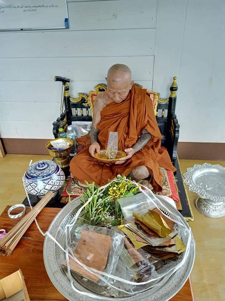 แมงมนต์คำ รุ่น โคตรเศรษฐี ๑ ครูบาวิมาละ วิมาโร เกจิสายเหนือ