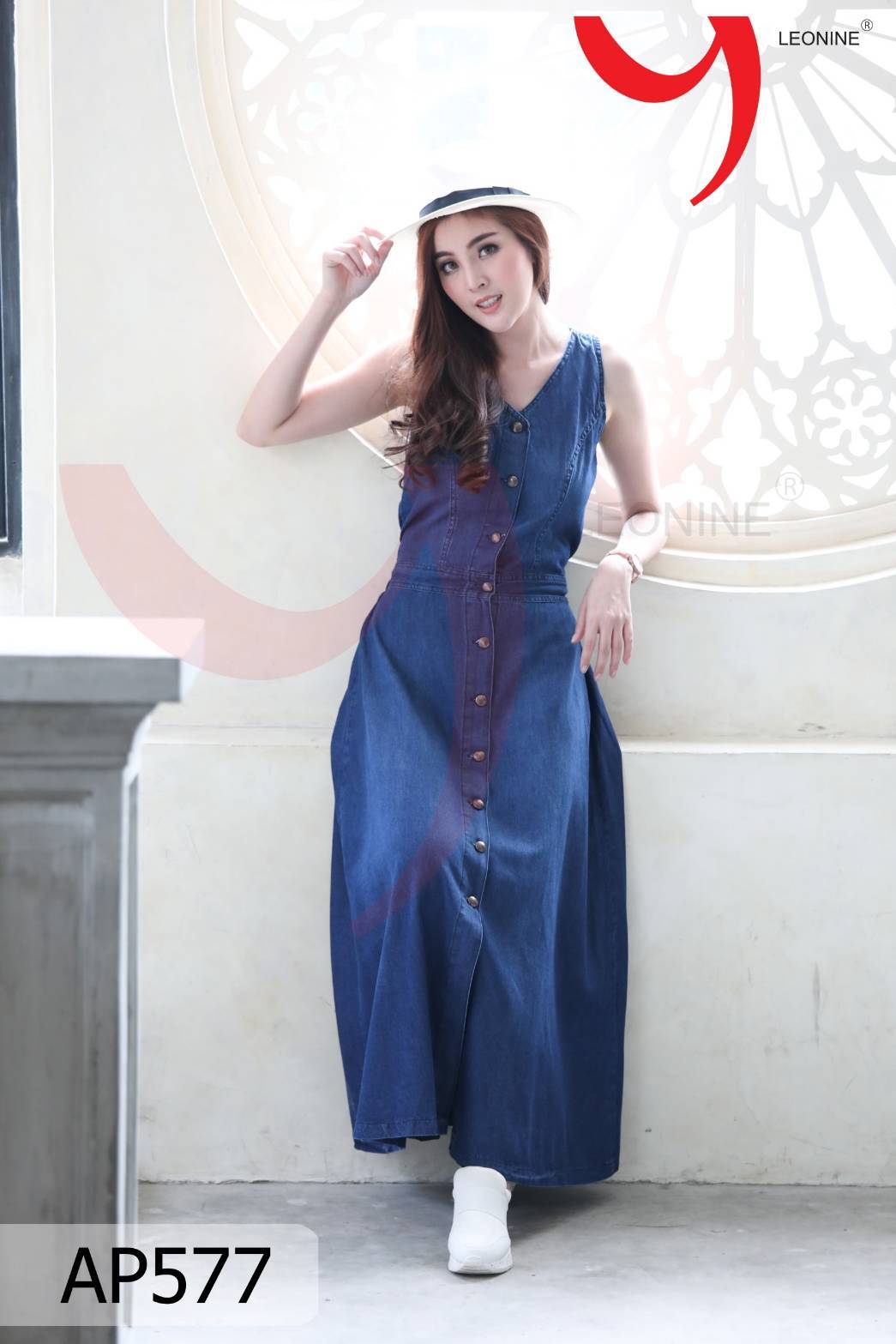 เดรสยีนส์ยาว โชว์แขน ขนาด Free size สียีนส์เข้ม ออกแบบสวย น่าใส่