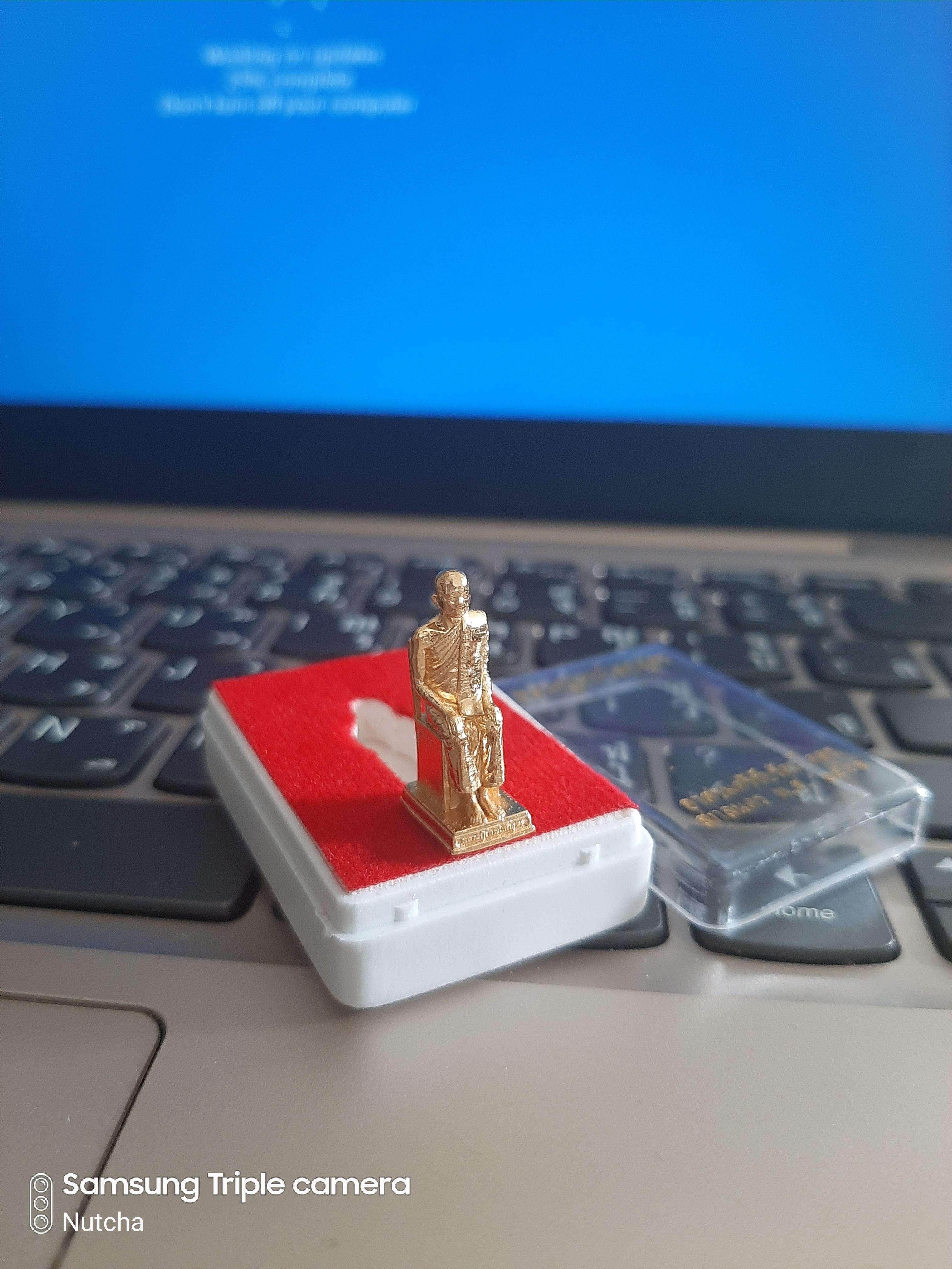 หลวงปู่เทพโลกอุดร อาศรมศรีชัยรัตนโคตร ฐาน 1 ซ.ม. ชุบทอง