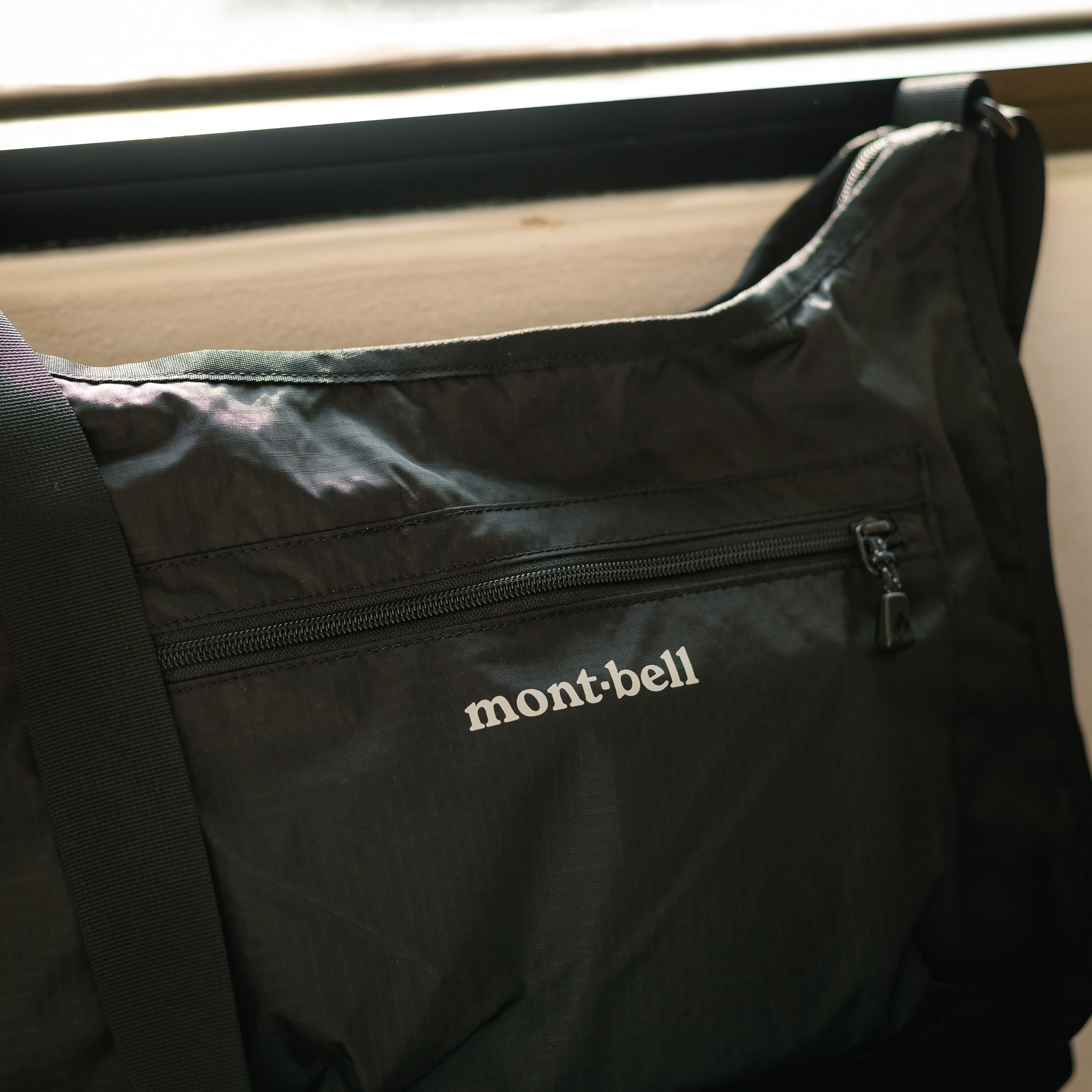 กระเป๋าสะพายข้าง Montbell Pocketable Light Shoulder L พับเก็บได้ น้ำหนักเบา ความจุ 20 ลิตร ของแท้ พร้อมส่งจากไทย