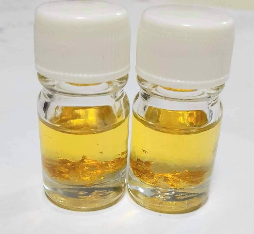 น้ำมันพระลักษณ์หน้าทอง (เจิมมหาเสน่ห์ เมตา) พระอาจารย์เอกลักษณ์