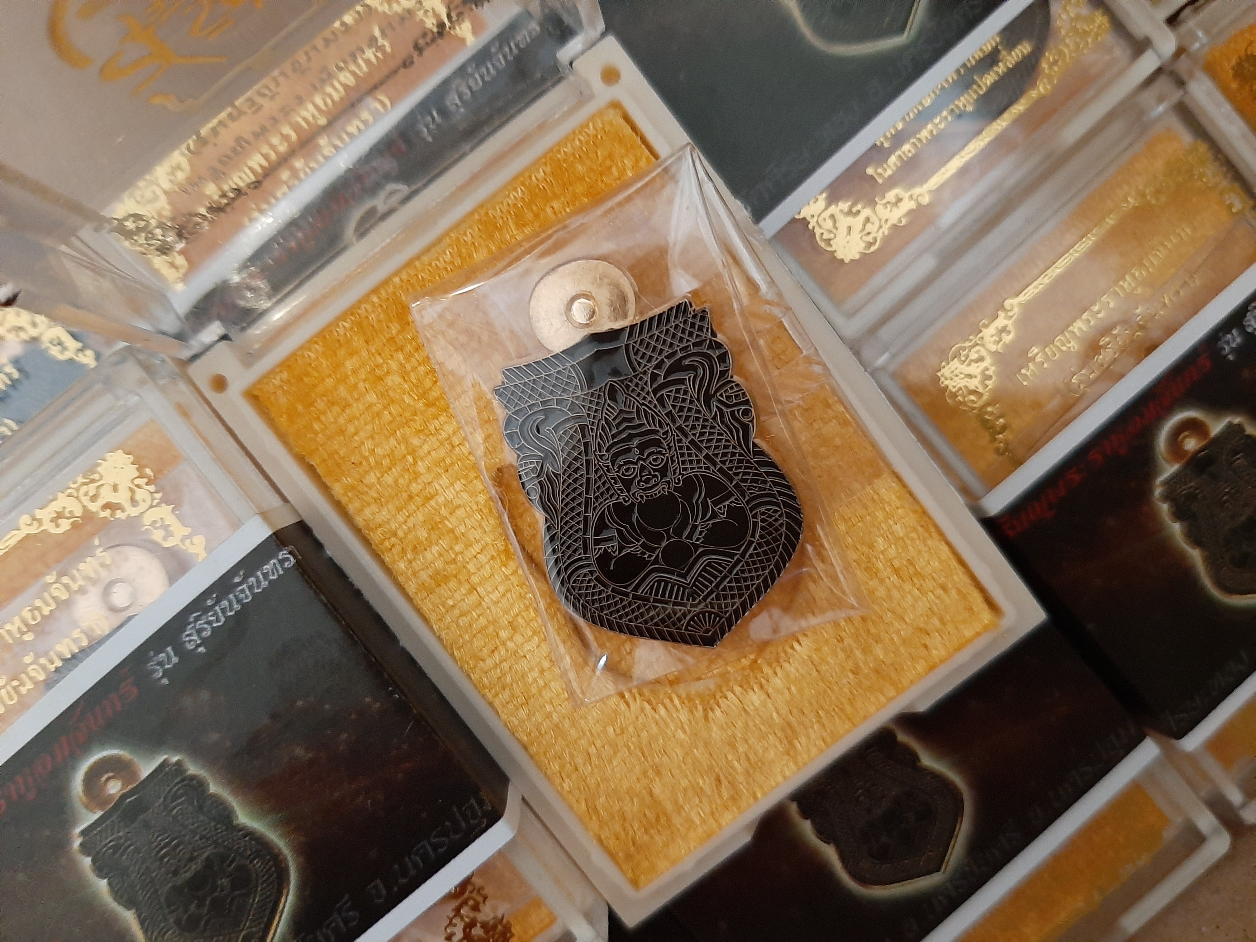 เหรียญพระราหูอมจันทร์ รุ่น สุริยันจันทรา ลพเล็ก ร่วมเสก