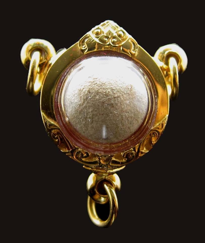 ลูกอมผงยันต์เกราะเพชร หลวงพ่อปานวัดบางนมโค