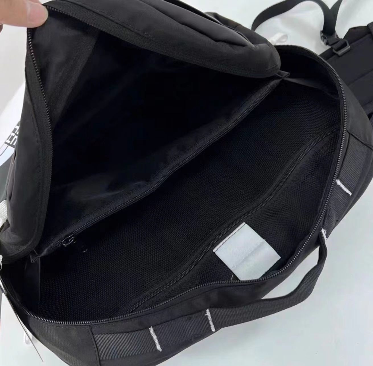 กระเป๋าคาดอก The North Face Base Camp Voyager Sling ของใหม่ ของแท้ พร้อมส่งจากไทย