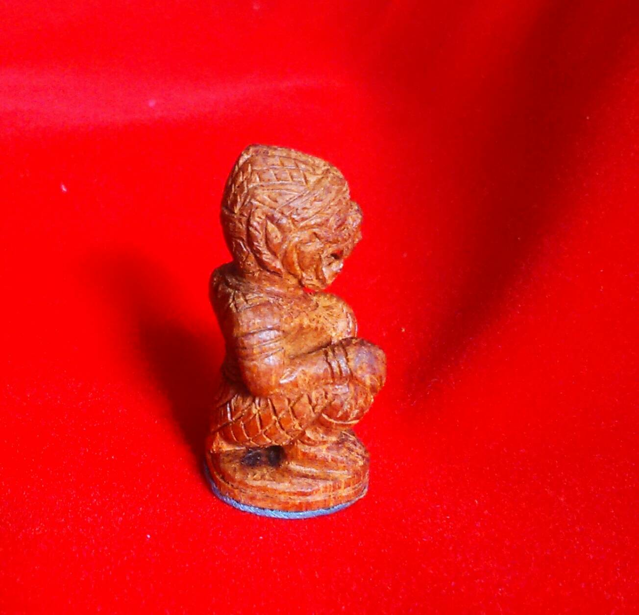 หนุมานไม้ขนุนแกะ No.368 หลวงปู่วาส วัดสะพานสูง (เลี่ยมพลาสติก) ไม่มีซองเดิม