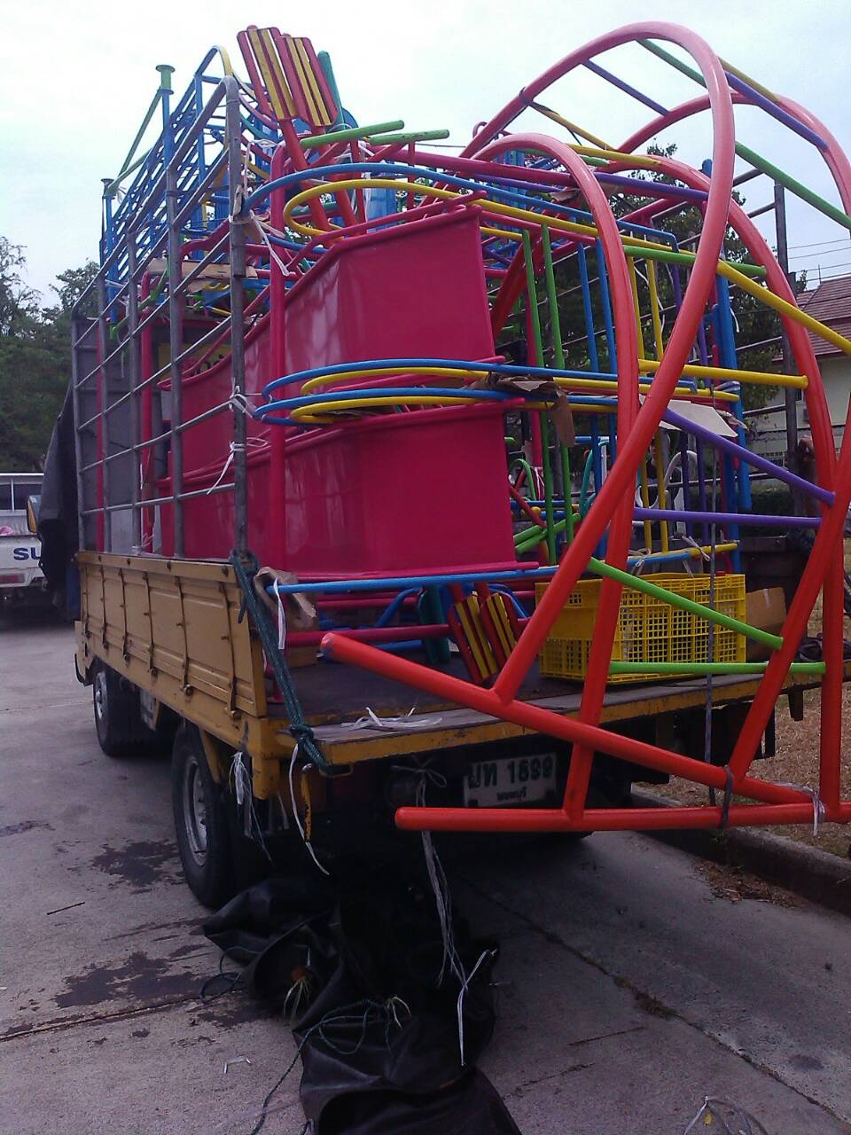 เครื่องออกกำลังกายกลางแจ้งสาธุประดิษฐ์