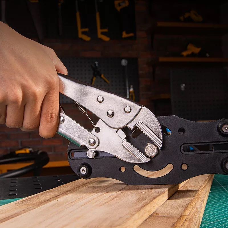 Deli คีมล็อคปากตรง 10 นิ้ว DL109010-06