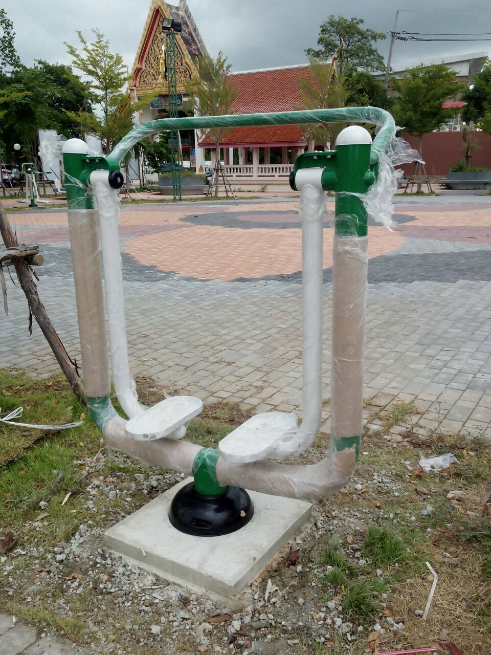 รหัส OUL ผลงานติดตั้ง (วัดสาลีโขภิตาราม ต.บางพลับ อ.ปากเกร็ด จ.นนทบุรี) เครื่องออกกำลังกายกลางแจ้ง