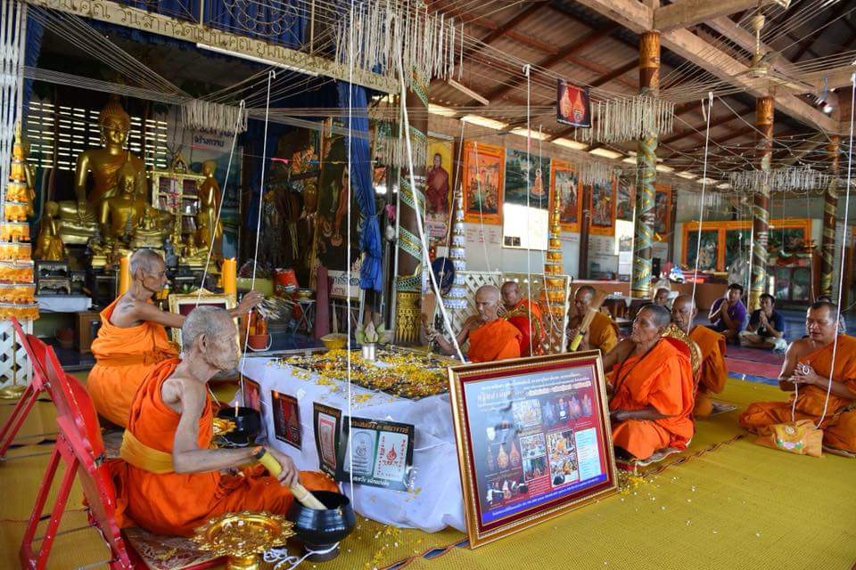 จระเข้โทนและพระลักษณ์ ลป.อุ้ย วัดคลองคล้า