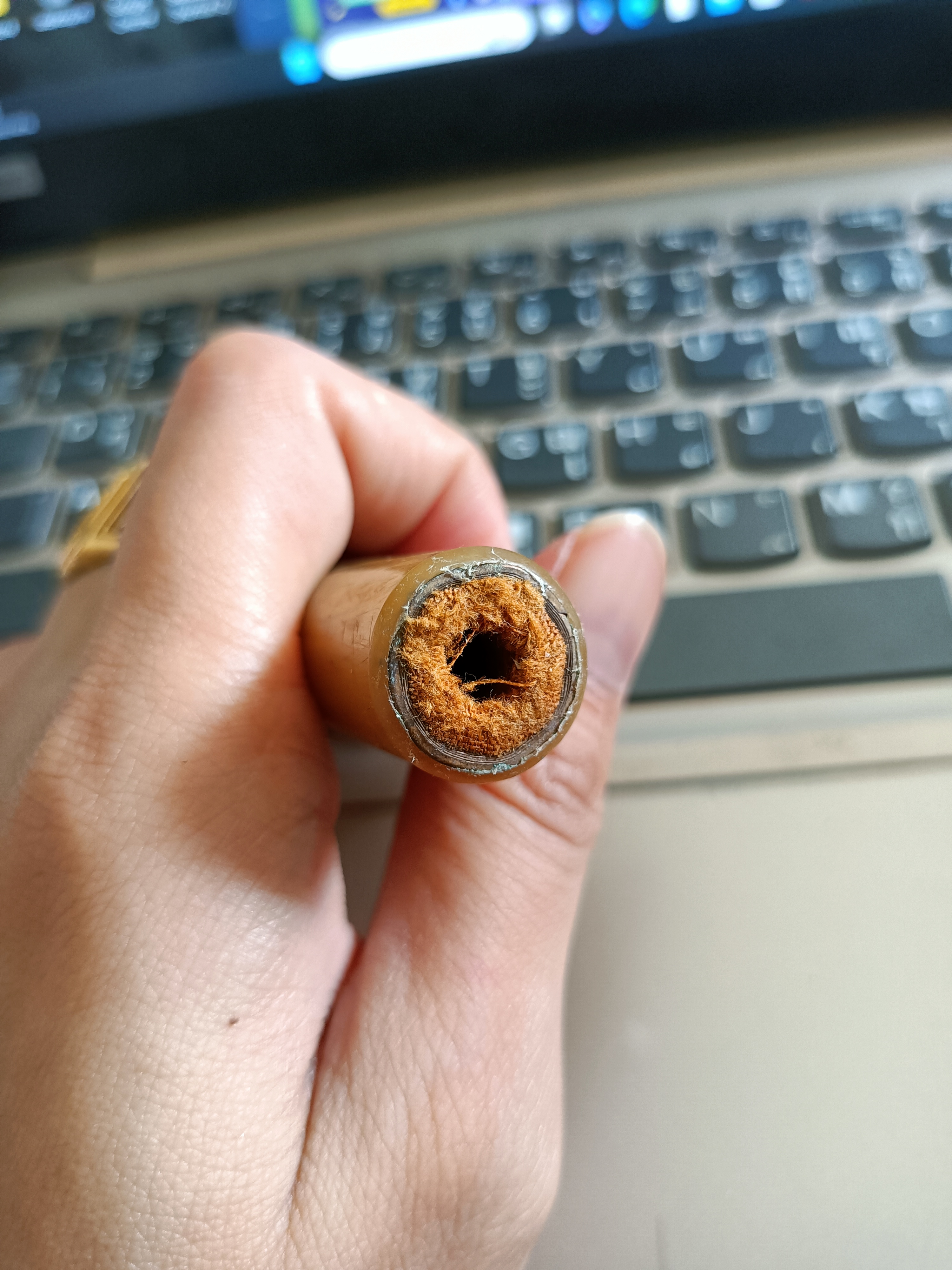 ตะกรุดโทนจีวร หลวงปู่ศิลา แบบยาว 2 นิ้วครึ่ง สร้างยุคเก่า