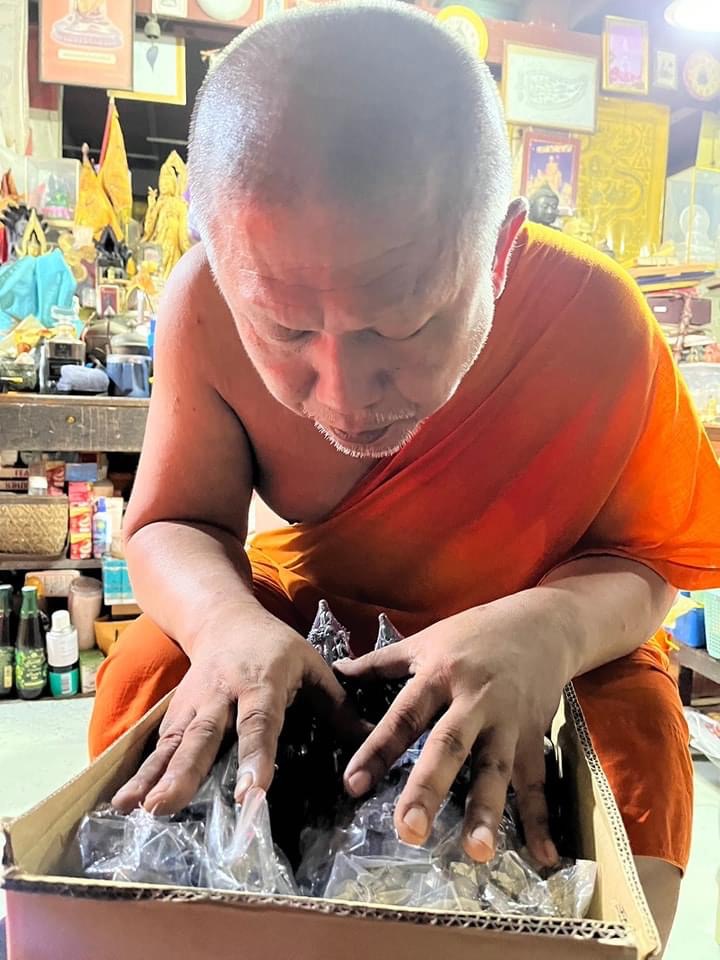 พระปัจเจกพุทธเจ้า เนื้อชนวนอุดมวลสาร รุ่น อนันตทรัพย์ (1ใน 99 องค์) ลพ.บ๊ะ โพธิ์ลังกา