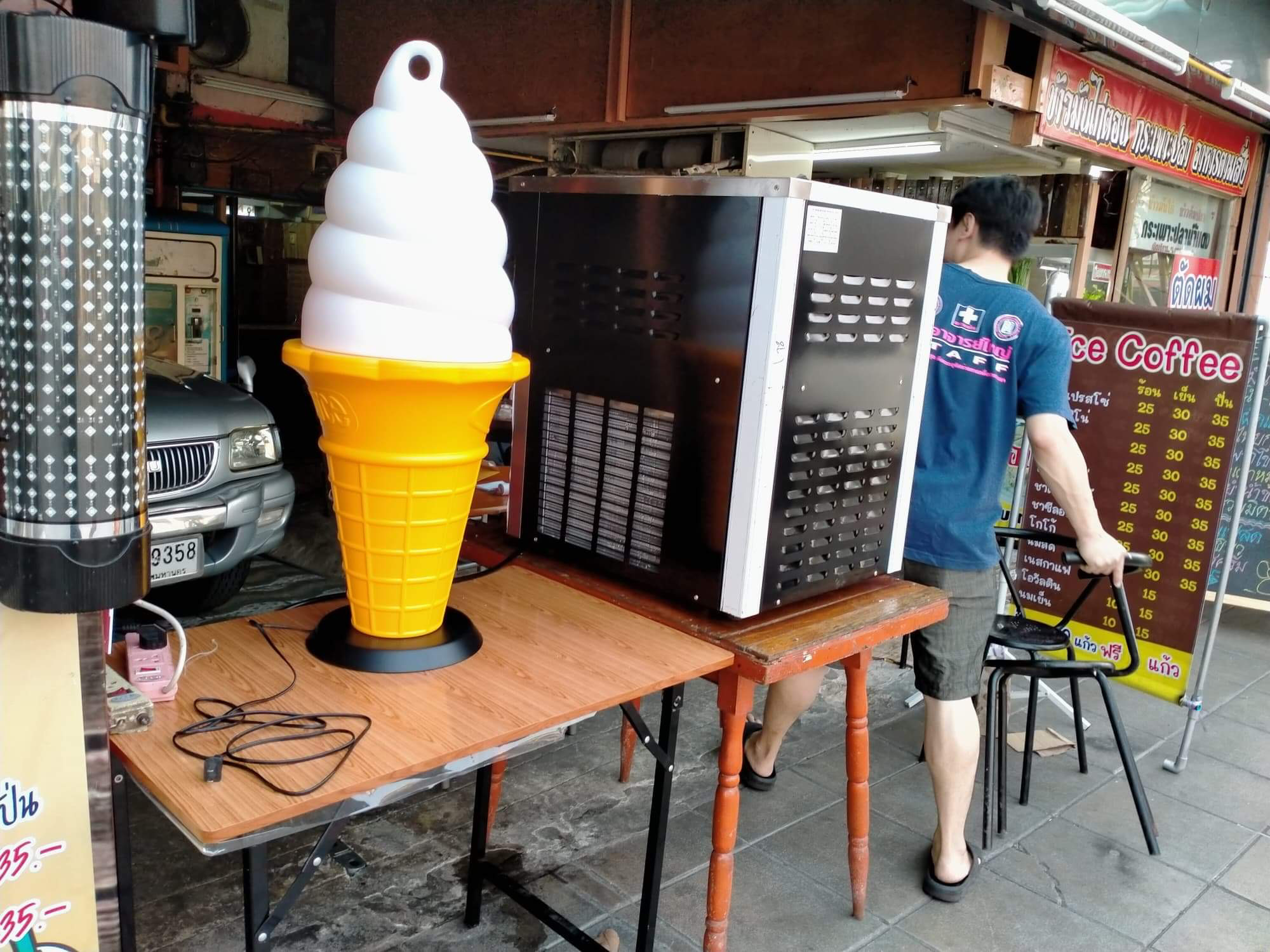 เครื่องทำไอศครีมซอฟเสิฟตั้งโต๊ะ