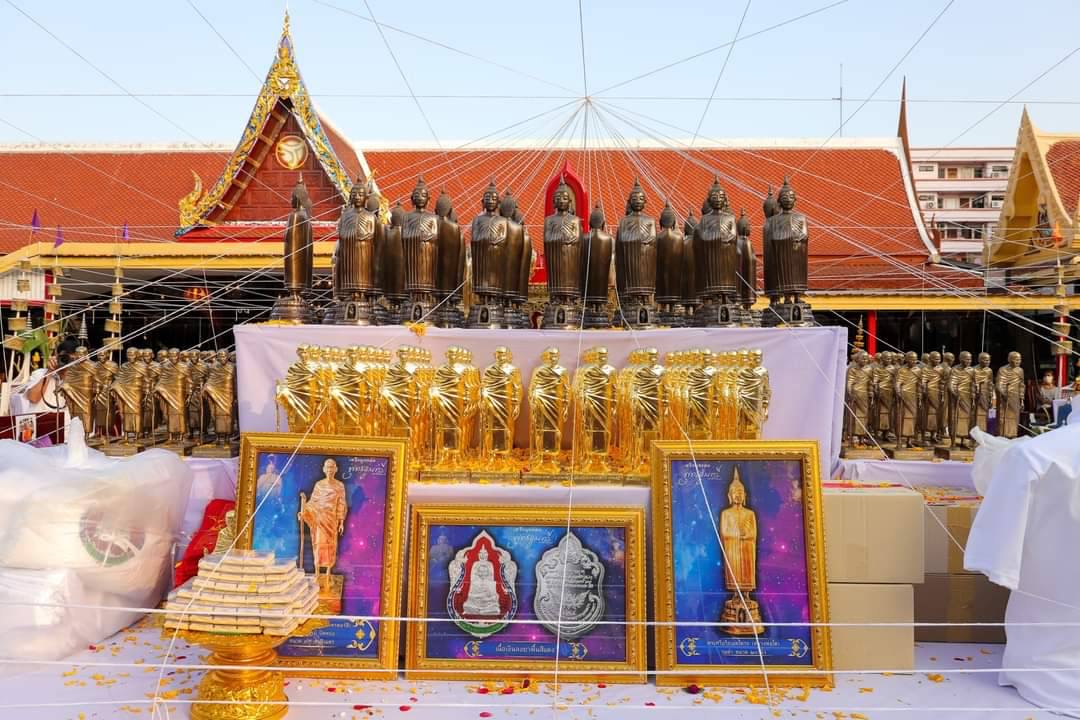 หลวงพ่อโต โลหะเคลือบพาติน่าสีน้ำผึ้ง ปี ๖๖ วัดอินทรวิหาร ลพ.เล็ก ร่วมเสก