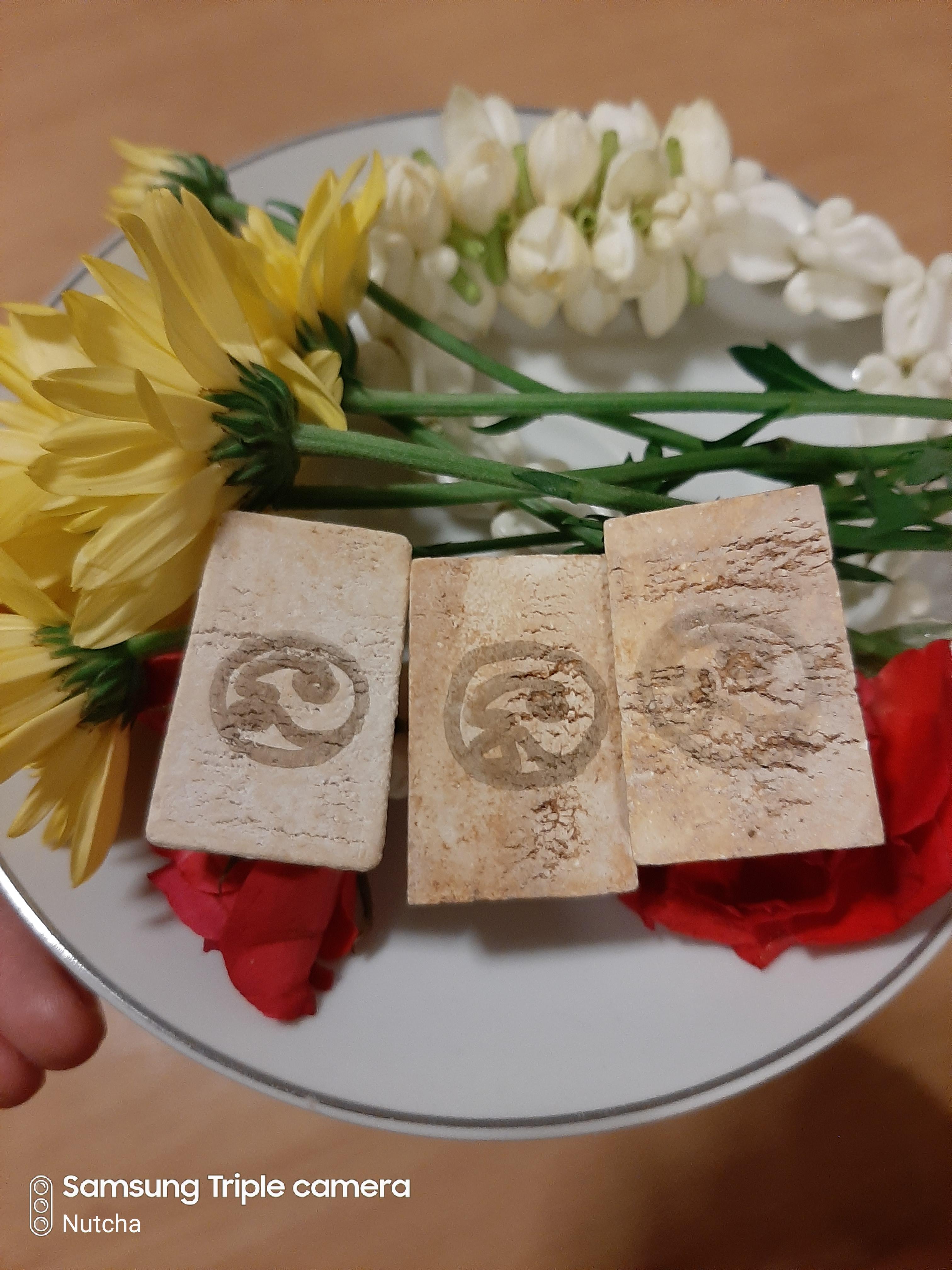 สมเด็จหลังจารนะโมตาบอด ลพ.เล็กจาร ปี 62 (องค์ละ 3,990)