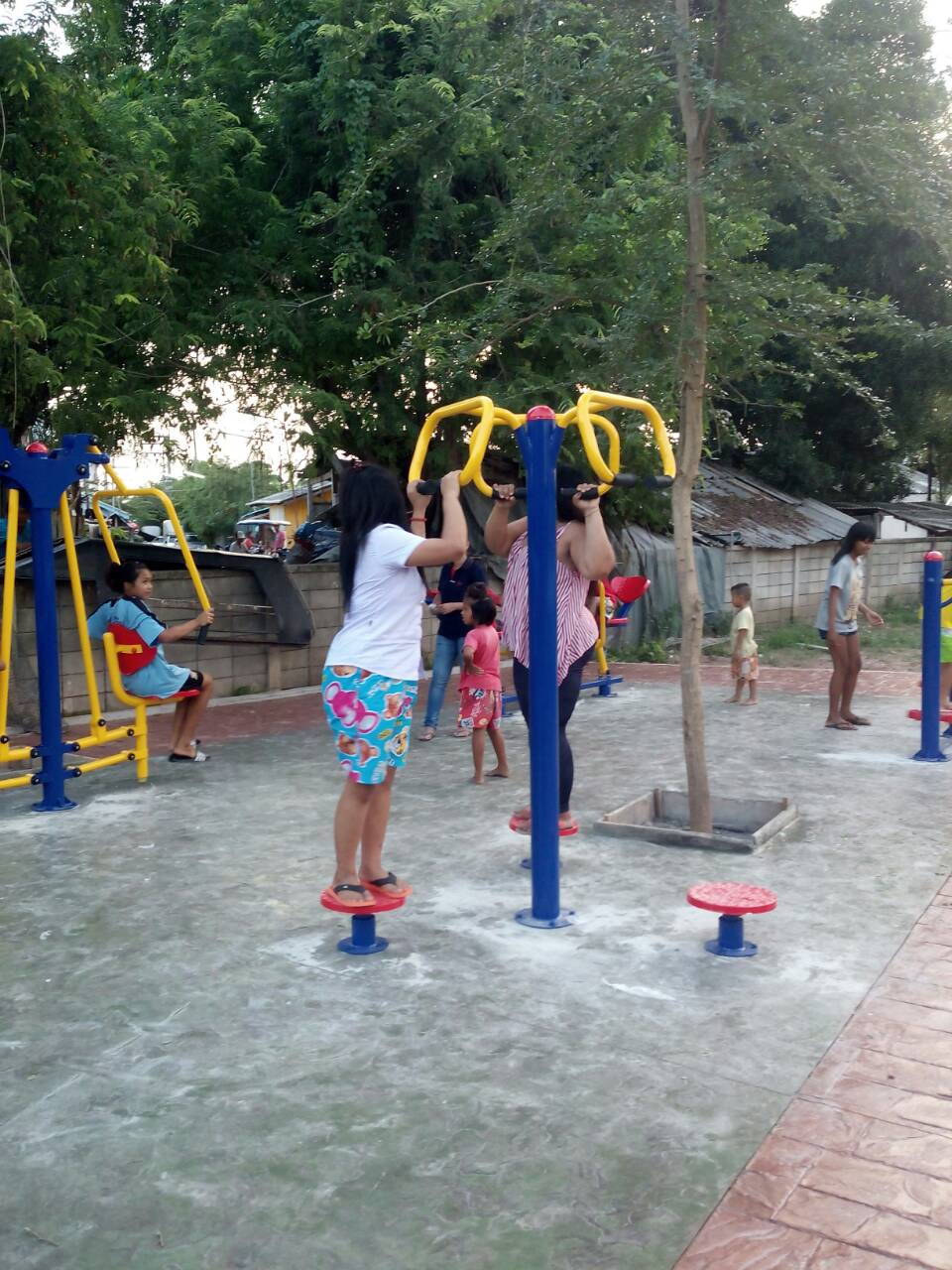 เครื่องออกกำลังกายกลางแจ้งไทรน้อย