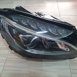 โคมไฟหน้า ข้างขวา มือสอง Benz W205 A2058201461 สภาพดี ขาครบ หน้าไม่แตก มีรอยนิดหน่อย