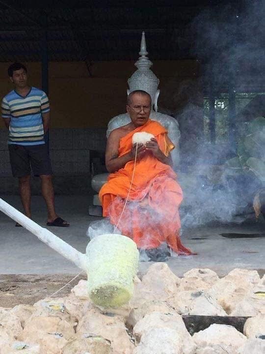 พญาวานรโลหะ ขนาดบูชา สีขาว ลพ.อนันต์ วัดบางพลีน้อย ปี 59