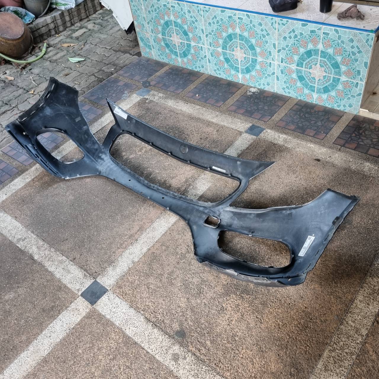 กันชนหน้า Mercedes Benz GLA A 156 885 93 00 ขายตามสภาพครับ