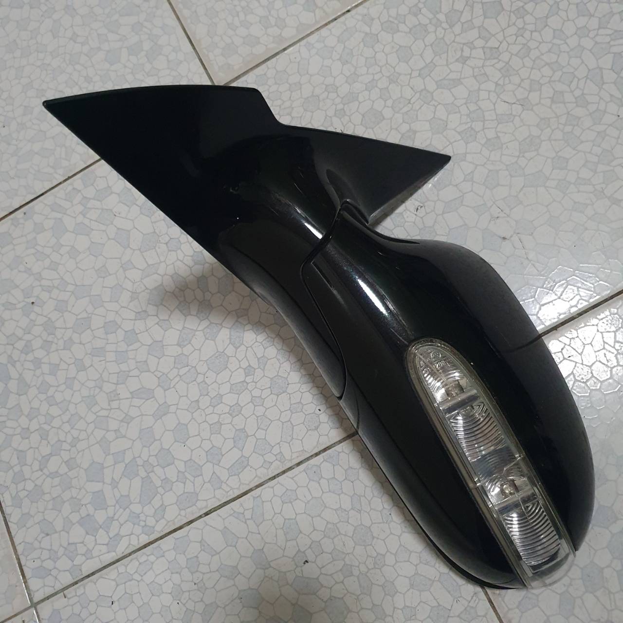 กระจกมองข้าง Benz W209 ข้างซ้าย สีดำ มือสอง เลนส์กระจกไม่แตก ไฟเลี้ยวแตก