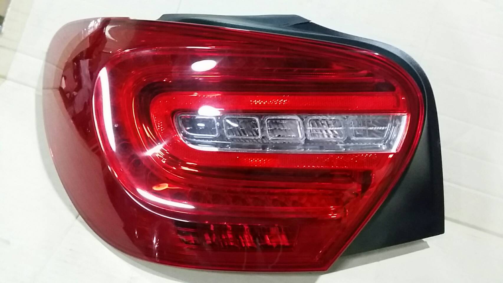 ไฟท้าย Benz W176