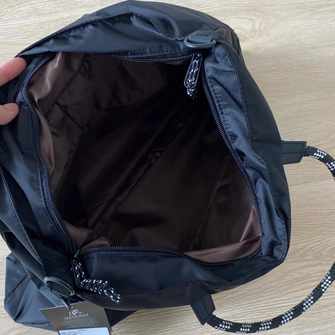 กระเป๋า Gramicci Waterproof Messenger Bag รุ่นพิเศษจากญี่ปุ่น กระเป๋าสะพาย ของใหม่ ของแท้ พร้อมส่ง