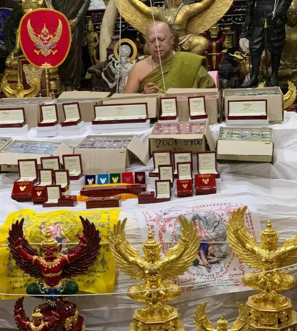 ครุฑทองคำลงยา (พิมพ์เล็ก) No.๗๕๐ รุ่น เจริญพร พระอาจารย์วราห์ ปี 64