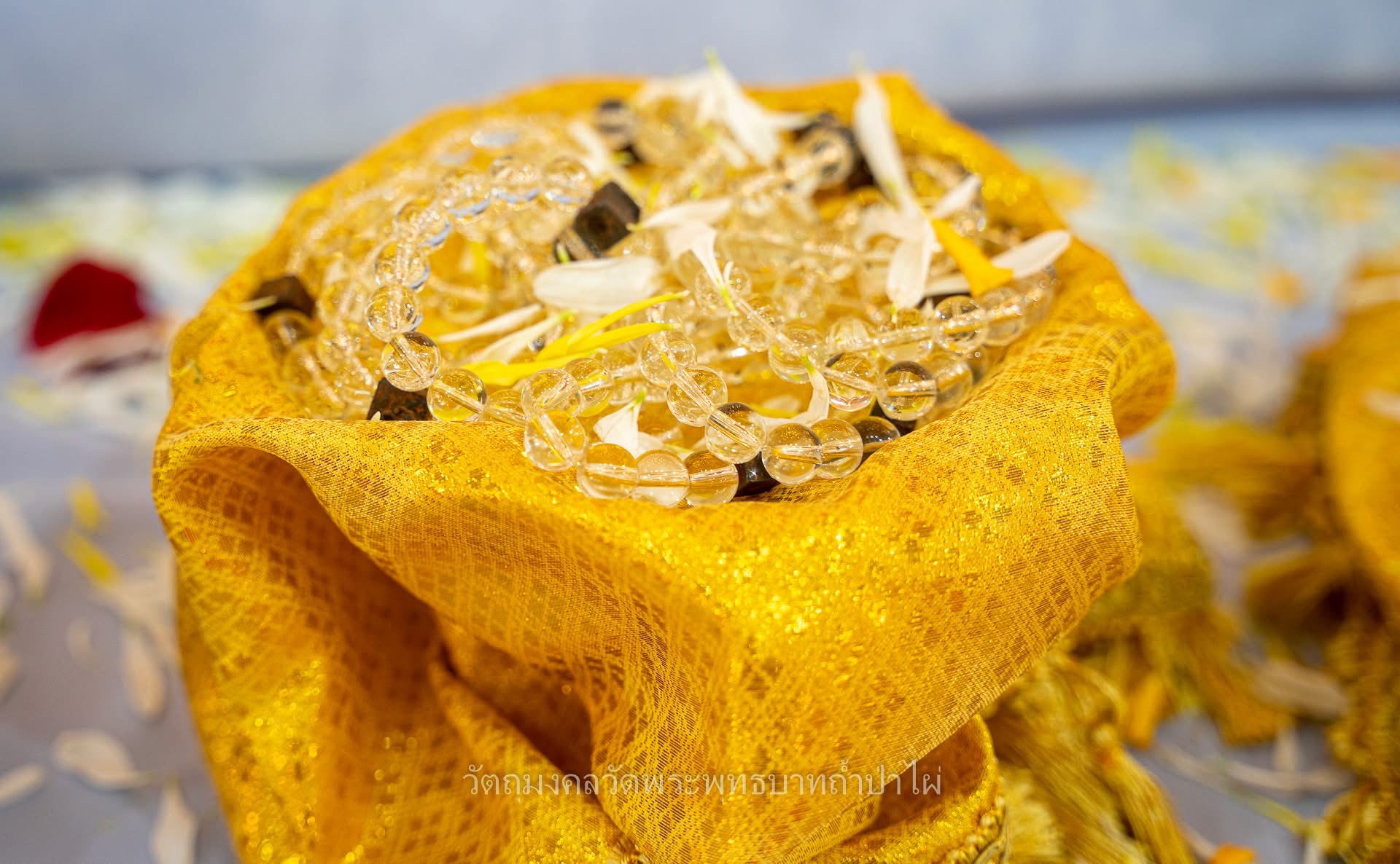 ดวงแก้วมนทกานต์ (แก้วเหลือง) พิธีฝ่าวิกฤติ เลื่อนยศ ยกฐานะ