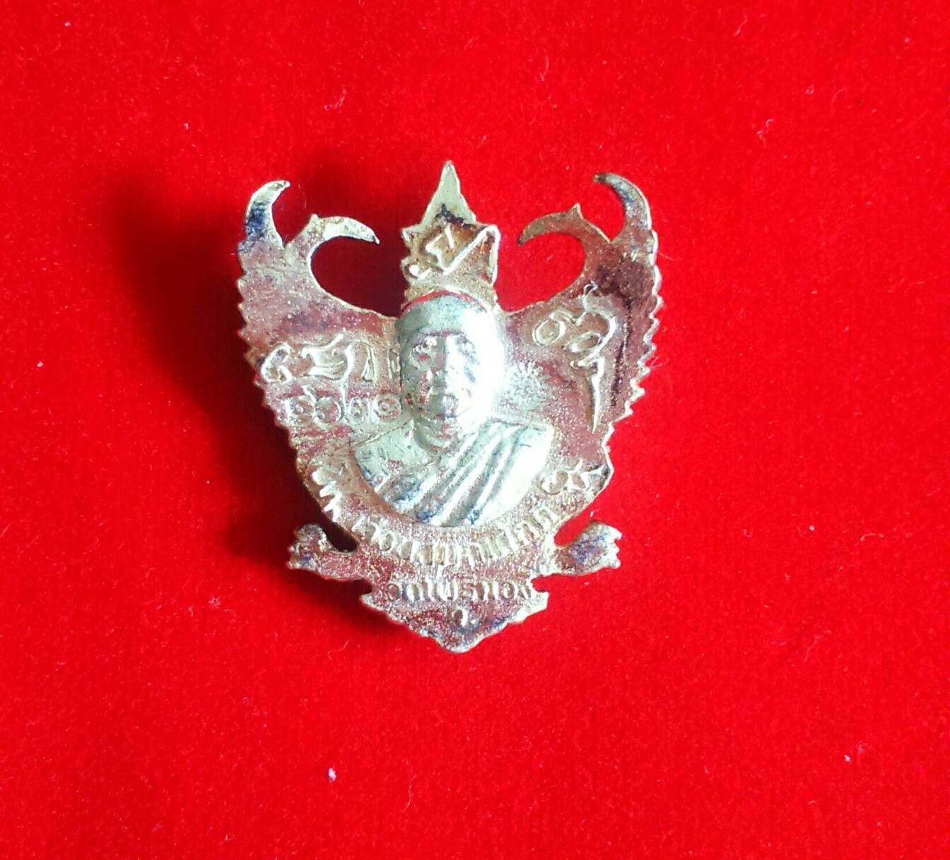 องค์พญาครุฑ รุ่น เลื่อนสมณศักดิ์ No.๑๖๒๑ (เจิมและเสกซ้ำ) ปี 56 เนื้อเงินลงยา อ.วราห์ วัดโพธิทอง