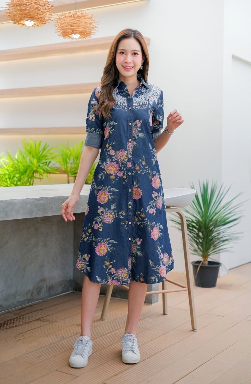 ชุดยีนส์ #8635-1 เดรสยีนส์พิมพ์ลายดอกไม้แต่งด้วยงานฉลุสวยหรูด้านทั้งด้านหน้าและด้านหลัง ผ้ายีนส์แท้เนื้อนิ่ม ใส่สบาย แบบสวยใส่ได้หลายโอกาส