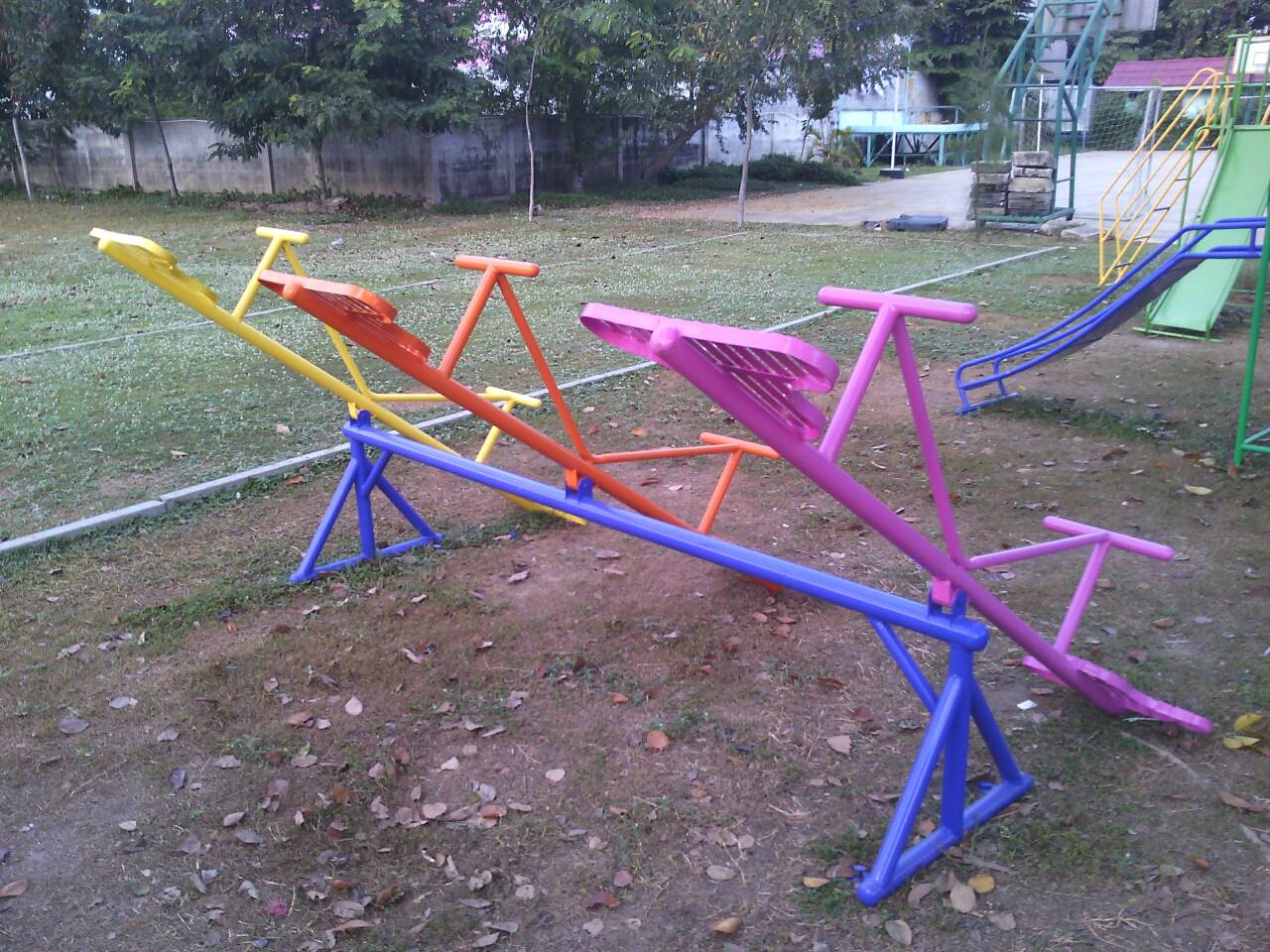 รหัส PG ผลงานติดตั้ง (หมู่บ้านสุชา-บางบัวทอง จ.นนทบุรี) เครื่องเล่นสนามกลางแจ้งสำหรับเด็ก