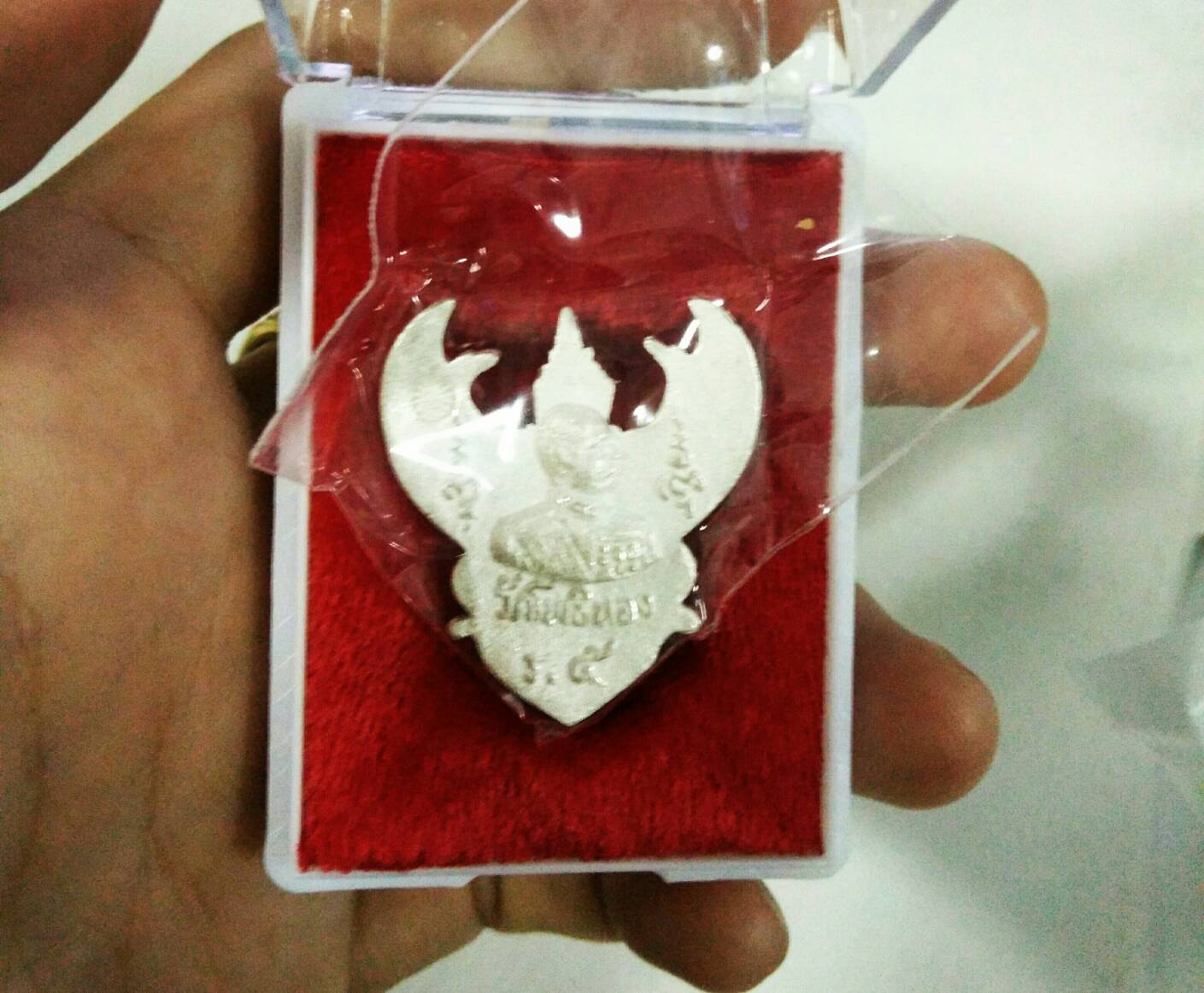 ครุฑเนื้อเงิน (ด้านหลัง ร.๕) ย้อนยุค ปี 37 รุ่น โคตรรวย อ.วราห์ วัดโพธิทอง