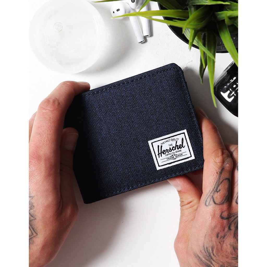 ของแท้ พร้อมส่ง กระเป๋าสตางค์ HERSCHEL ROY WALLET 20 สี มีครบทุกรุ่น พร้อมรูปถ่ายจากสินค้าจริง ด้านใน
